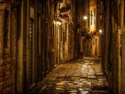 Vieille rue de Venise la nuit
